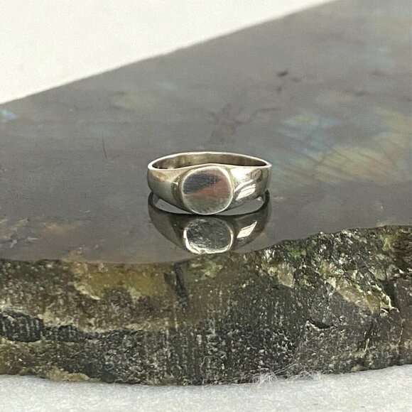 VTG Sterling Silver 925 Very Tiny Blank Baby Signet Ring < Size 1 Baby Ring - Picture 15 of 16